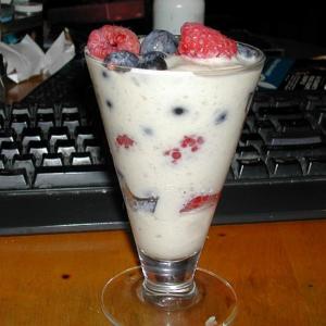 Berries With Banana Cream (Fat Free)_image