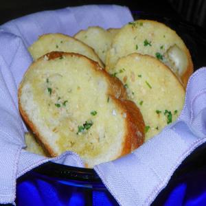 Garlic-Butter Bread for Soups or Barbecues_image
