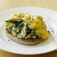 Eggs Florentine on an English Muffin_image
