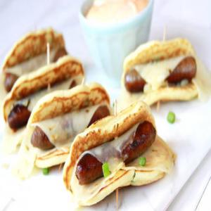 Spicy Green Onion Pigs in a Blanket with Sriracha Dipping Sauce_image