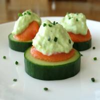 Cucumber Slices With Smoked Salmon and Avocado Cream_image