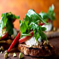 Ricotta and Peach Crostini With Pistachios_image