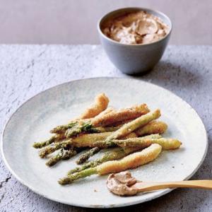 Butter-fried asparagus with black olive & lemon mayonnaise_image