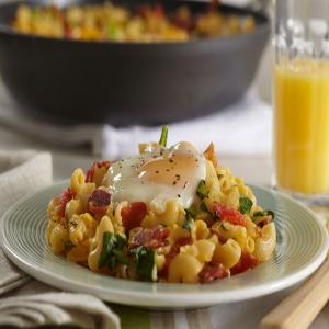 Breakfast-Style Mac and Cheese Bake_image