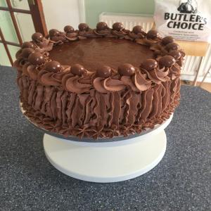 Best Ever Rich Chocolate Fudge Cake_image