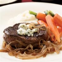 Seared Steaks with Caramelized Onions and Gorgonzola_image