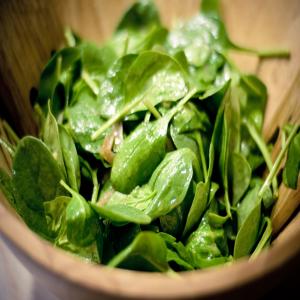 Wilted Spinach Salad With Sherry Vinaigrette_image