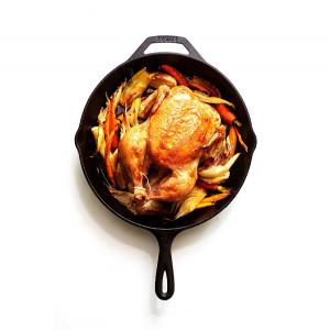Cast-Iron Roast Chicken with Fennel and Carrots_image