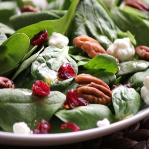 Spinach, Toffee Pecan and Goat Cheese Salad_image