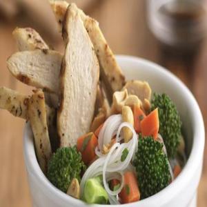 Skinny Broccoli and Peanut Chicken with Noodles_image