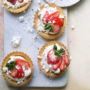 No-cook strawberry & balsamic tartlets image