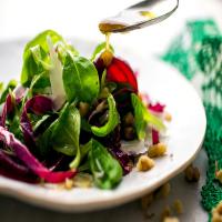 Mâche and Radicchio Salad With Beets and Walnut Vinaigrette_image