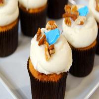 Hummingbird Cupcakes image