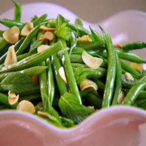 Sauteed Green Beans with Garlic Chips_image