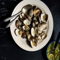 Steamed Clams With Jalapeño Butter_image