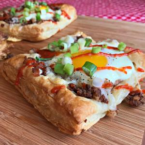 Corned Beef Hash & Egg Pastry Squares_image