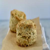 Sour Cream and Chive Biscuits_image