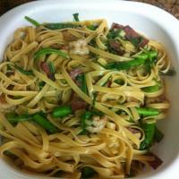Linguine with Asparagus, Bacon, and Arugula image