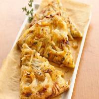 Grilled White Chicken Pizza with Carmelized Onions_image