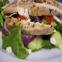 Greek Salad With Grilled Chicken_image
