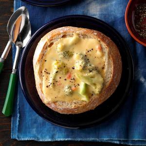 Cheesy Broccoli Soup in a Bread Bowl_image