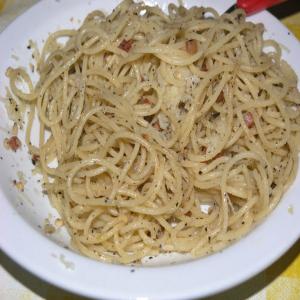 Spaghetti With Bacon, Garlic and Pine Nuts As I Like It!_image