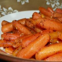 Butter-Maple Roasted Carrots With Garden Thyme image