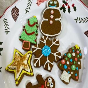 Gingerbread Cookies with Orange-Almond Essence_image