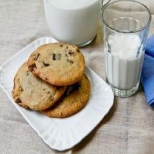Best Ever Chewy Giant Chocolate Chip Cookies_image