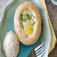 Eggs Baked in Bread Bowls_image