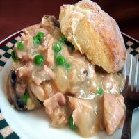 Creamed Chicken With Mushrooms and Peas on Toast_image