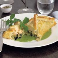 Salmon & fennel en croute with watercress sauce_image