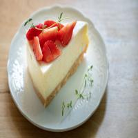 New York Style Cheesecake With Strawberries_image