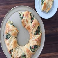 Spinach and Artichoke Wreath(Pampered Chef Copycat) image