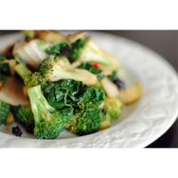 Stir-Fried Kale and Broccoli Florets_image