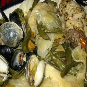 Curanto En Olla (Steamed Seafood, Meats, Potato Bread, and Vege image