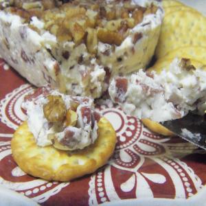 Delicious and Oh so Easy Cheese Ball_image