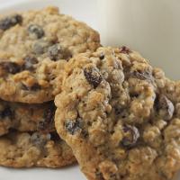 Crispy-Chewy Oatmeal Raisin Cookies_image