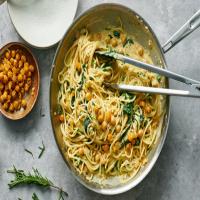 Creamy Chickpea Pasta With Spinach and Rosemary_image