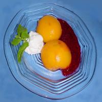 Poached Peaches With Raspberry Sauce_image