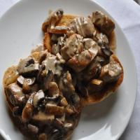 Sautéed Mushrooms and Escargots on Toast_image