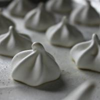 Authentic French Meringues image