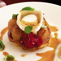 Shallot tatins with goat's cheese_image