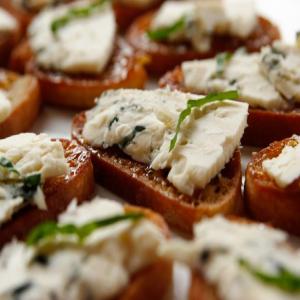Fig and Blue Cheese Bruschetta_image