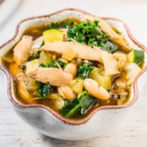 Easy 30-Minute Kale, White Bean, and Chicken Soup_image