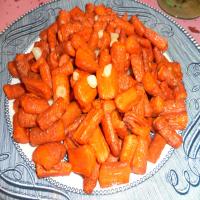 Roasted, Caramelized Carrots With Garlic image
