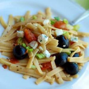 Fettuccine with Tomatoes, Olives, and Goat Cheese_image