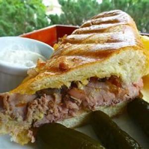 Roast Beef Panini with Caramelized Shallots and Roquefort_image