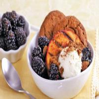 Grilled Peaches with Frozen Yogurt and Molasses Cookie Crumble_image