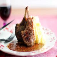 Lamb chops with red currant and mustard sauce_image